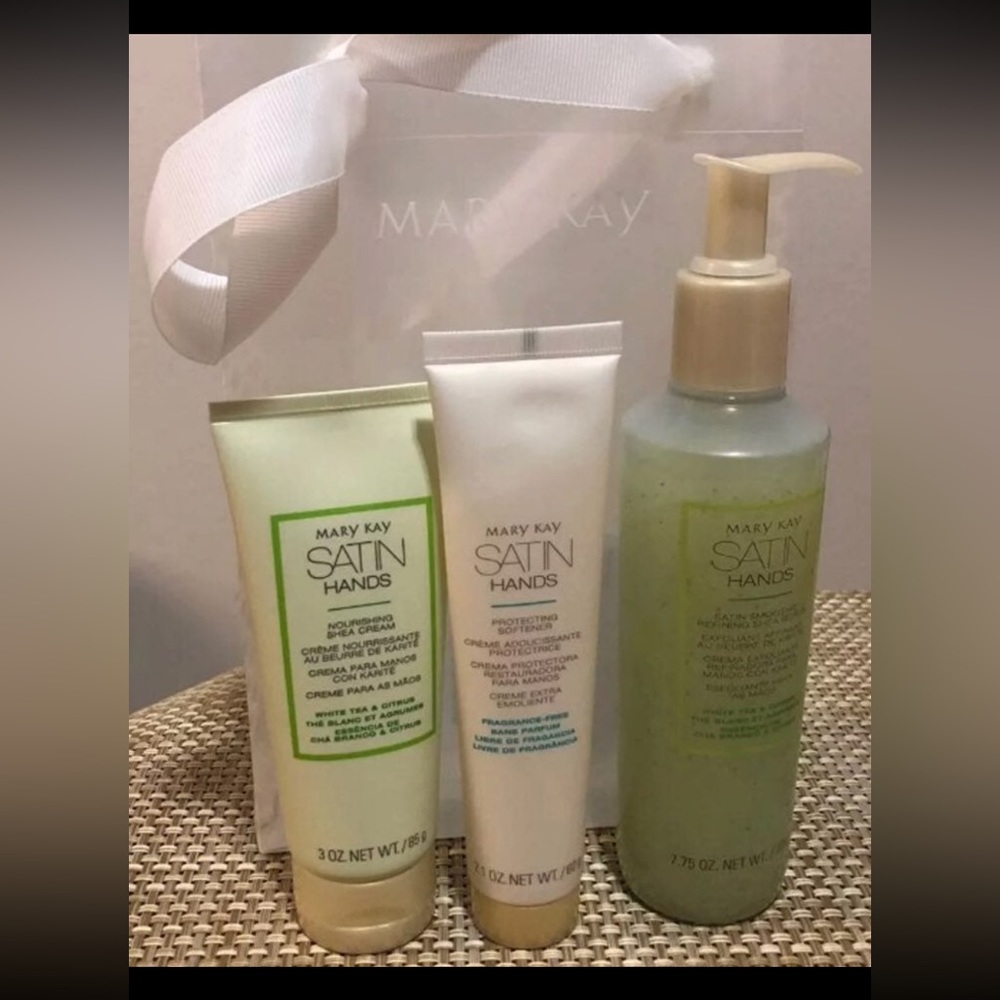 MaryKay Satin Hands Set